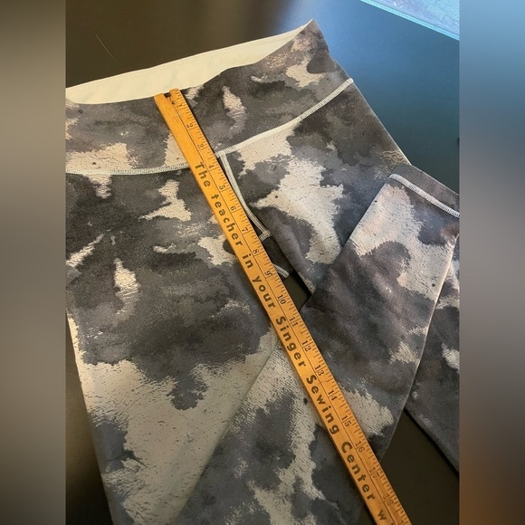 Lululemon - Wunder Under US6 - Picture 6 of 6